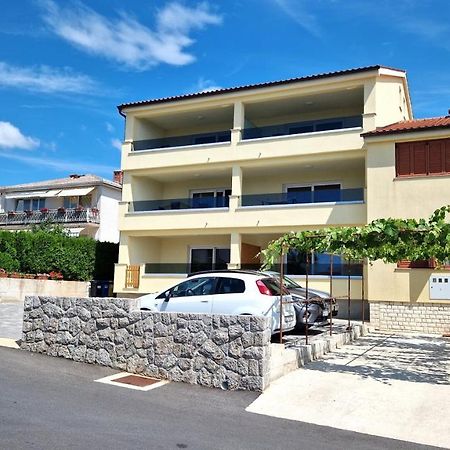 Apartmani Krajinovic Krk Town Exterior foto