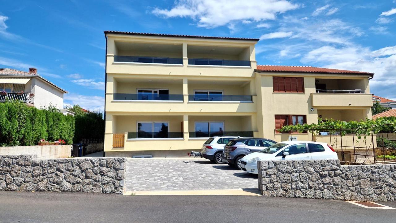 Apartmani Krajinovic Krk Town Exterior foto