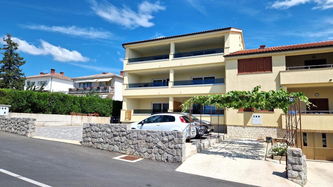 Apartmani Krajinovic Krk Town Exterior foto
