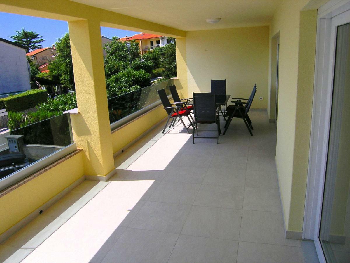 Apartmani Krajinovic Krk Town Exterior foto