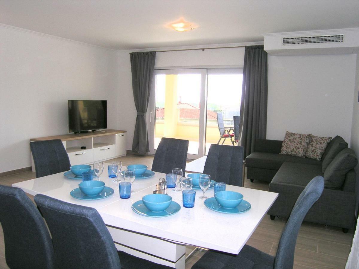 Apartmani Krajinovic Krk Town Exterior foto