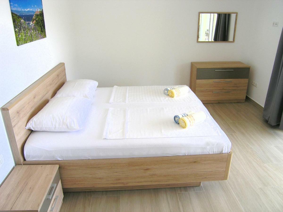 Apartmani Krajinovic Krk Town Exterior foto