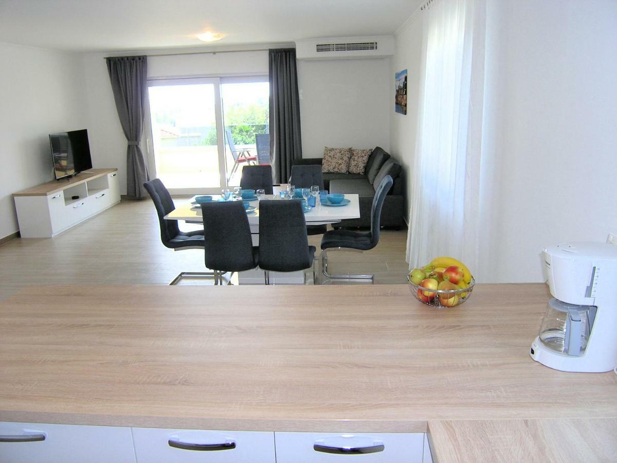 Apartmani Krajinovic Krk Town Exterior foto
