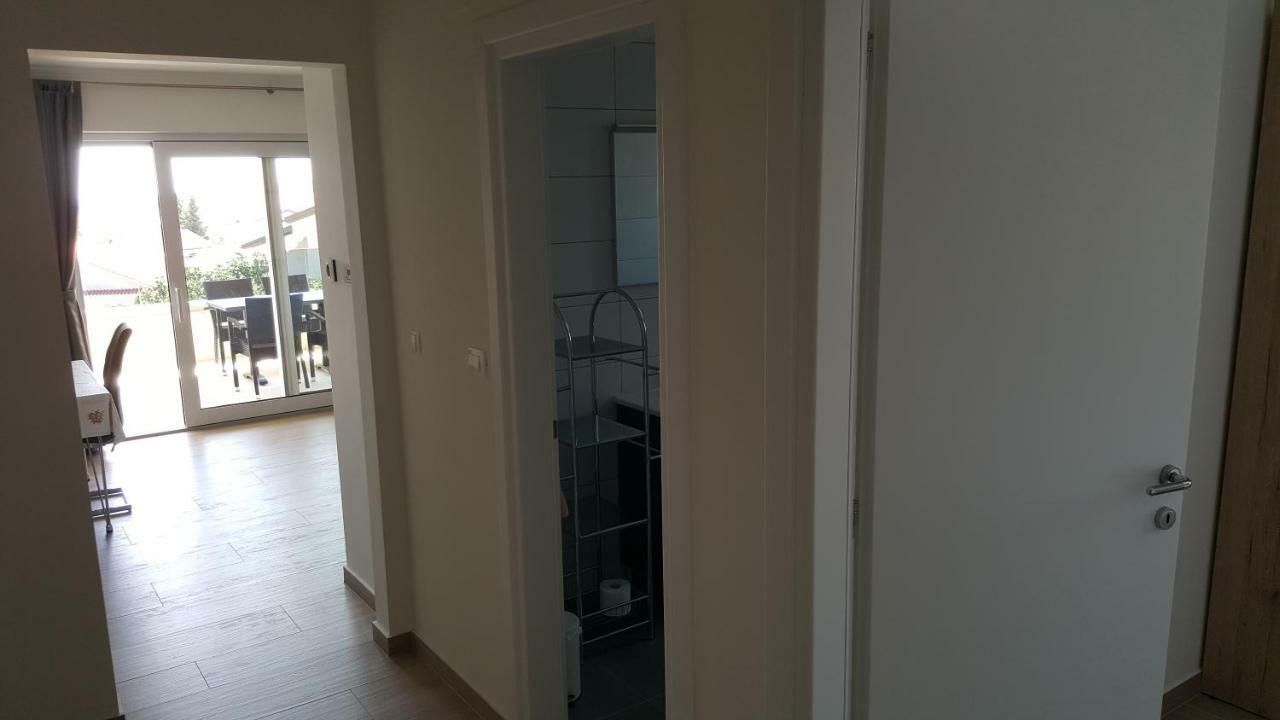 Apartmani Krajinovic Krk Town Exterior foto