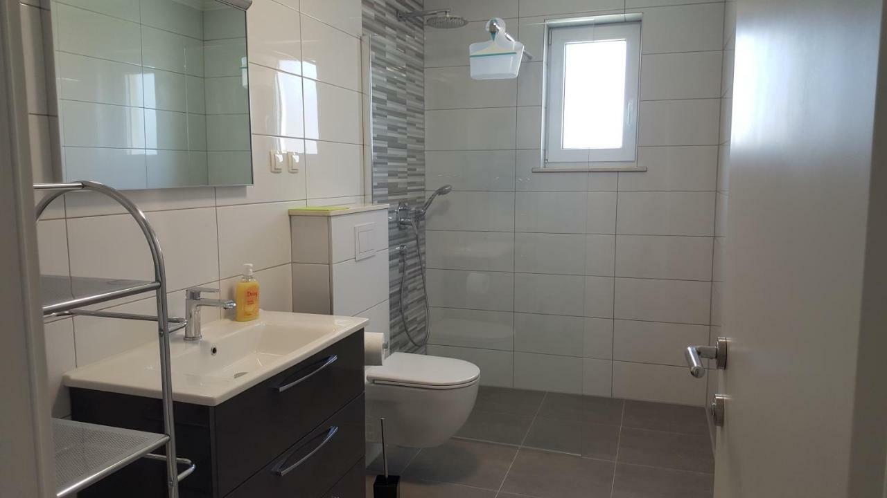 Apartmani Krajinovic Krk Town Exterior foto